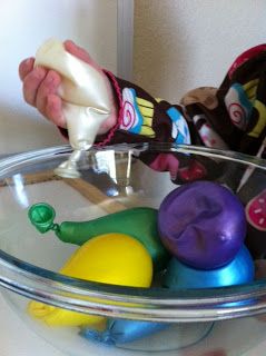 Sensory balloons to encourage sensory play in toddlers and preschoolers.