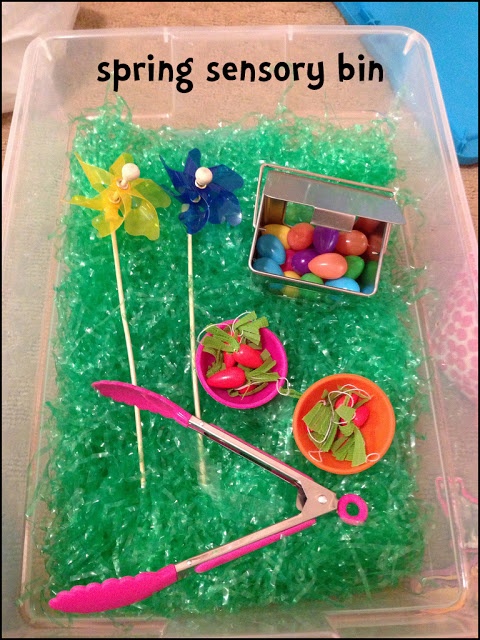 Spring is in the air!  Bring it into your home with a spring themed sensory bin for toddlers and preschoolers.