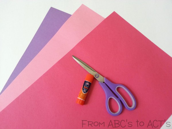 Make simple Valentine crafts for kids with this easy to follow paper heart chain tutorial