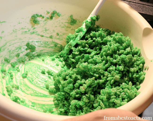 Green Rice Krispie Treats - Kids in the Kitchen Kid Creation