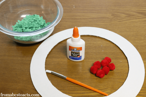 Preschool Shapes - Making a confetti circle wreath