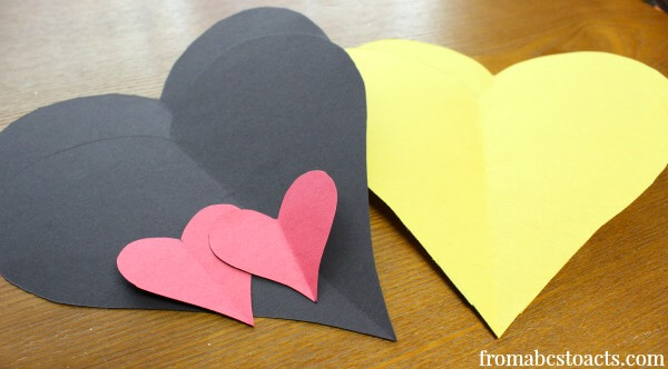 heart shaped Valentine's Day crafts for kids - Bumblebee