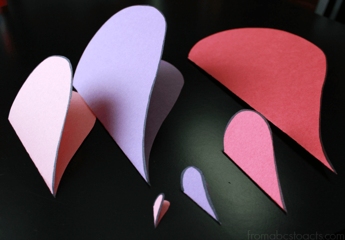 Preschool Math Activities - Sequencing Sizes for Valentines Day