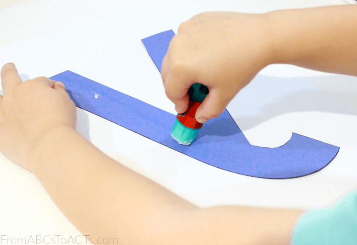 Easy Yarn Paper Craft for Preschoolers