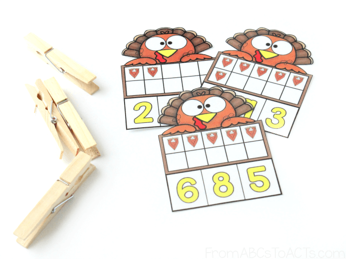 Thanksgiving Count and Clip cards with clothespins